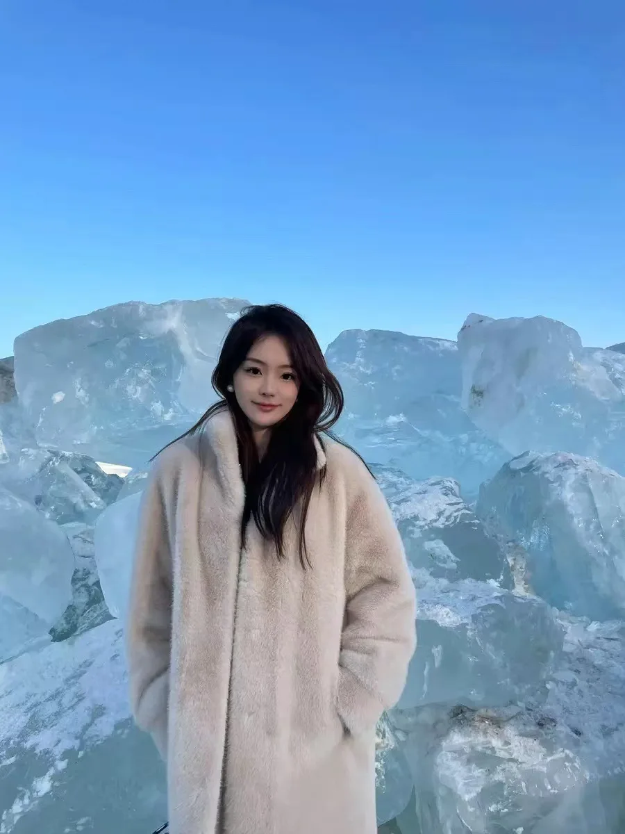 เสื้อโค้ทขนเฟอร์เทียมแบบยาวสำหรับผู้หญิง เสื้อโค้ทผู้หญิงแบบพับปกตัดด้วยมือ งานถักสำหรับเจ้าสาว สวมใส่สบาย หรูหรา คลาสสิก ทรงแม็กซี่ คอวี ผูกเชือก ทรงพอง