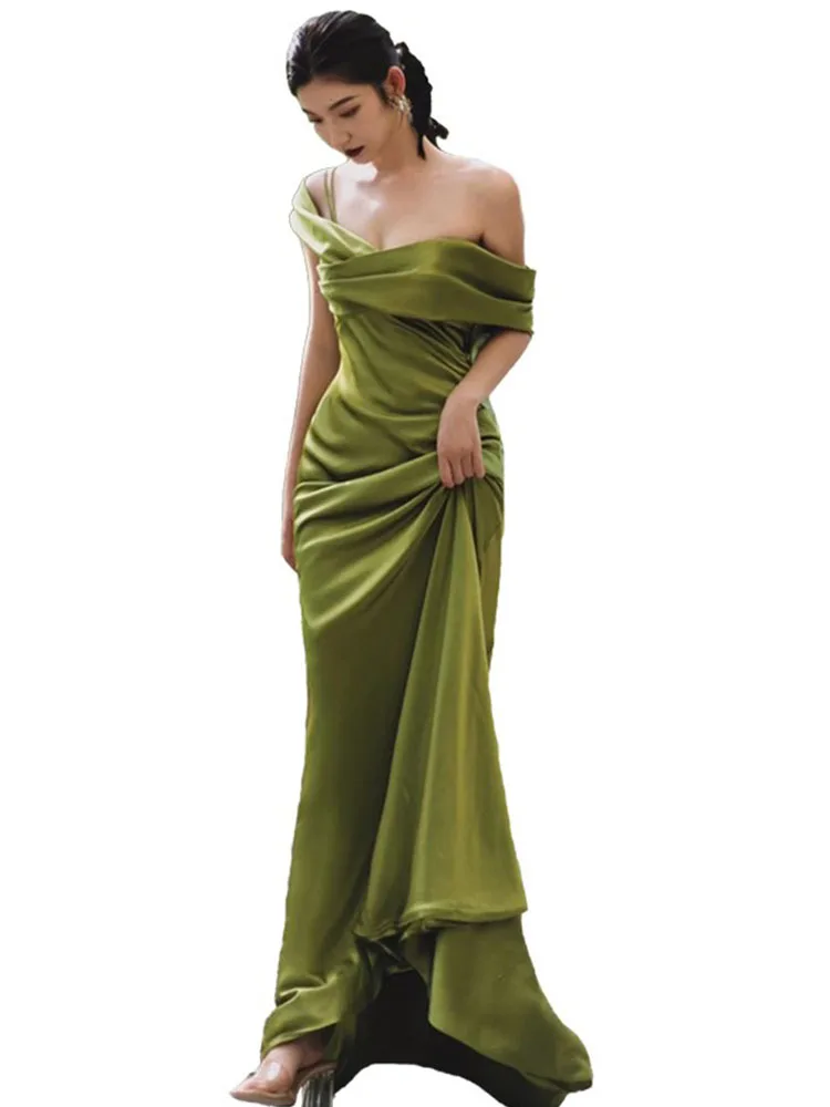 En بكتف واحد مثير الساتان مساء الدكتور لذكرى الزفاف عيد ميلاد الاسمية المضيف نخب تنورة طويلة ثوب مسائي