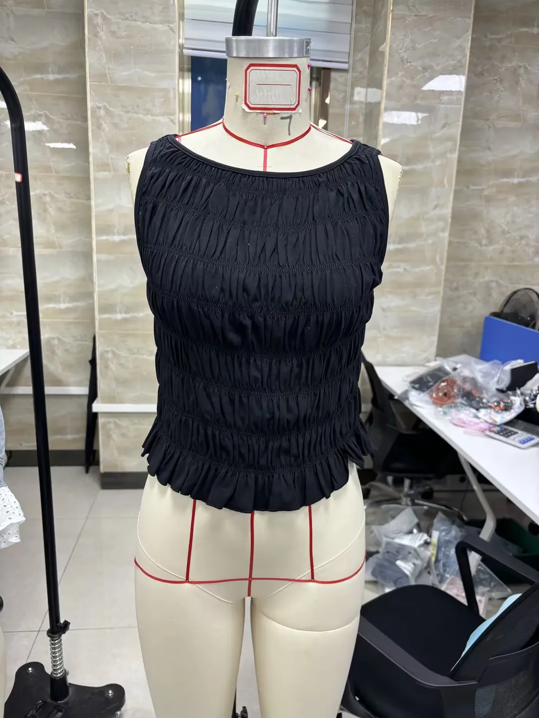 

Dourbesty Women Plaid Tank Tops Sleeveless Ruffles Hem Smocked Crop Tops y2k Aesthetic Going Out Tops Vest Party Beachwear 2025