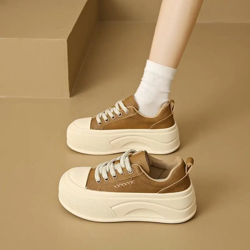 أربعة مواسم في الهواء الطلق أحذية نسائية خفيفة الوزن متعددة الاستخدامات مريحة أحذية مفلكنة المضادة للانزلاق تنفس الأحذية 2026 #4