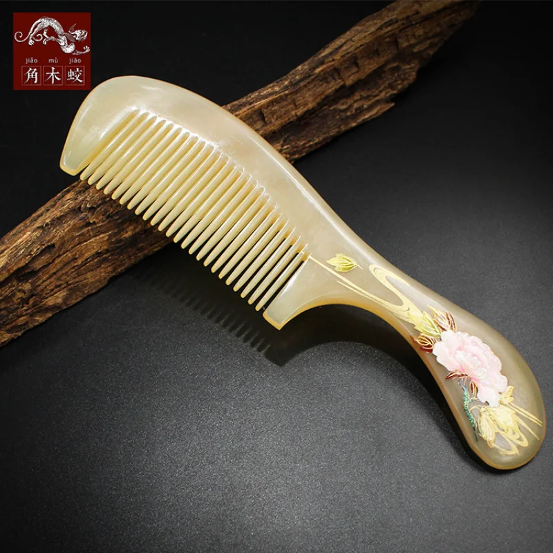 

Расческа из рогового дерева ручной росписи лаком. Массажная и парикмахерская расческа. Возможно изготовление на заказ.