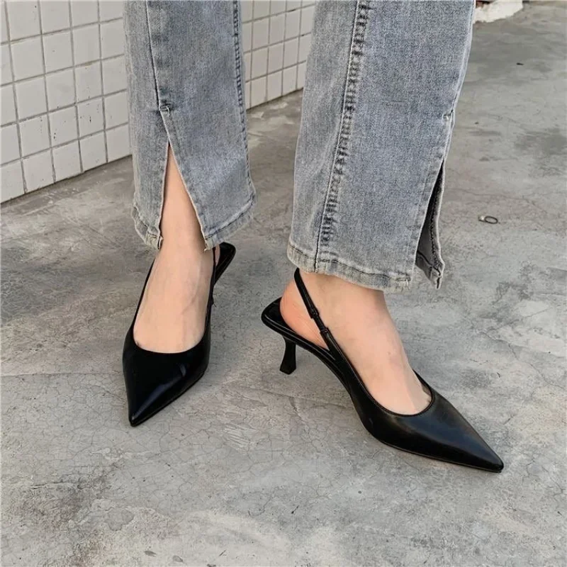 Sandalias de punta estrecha para mujer, zapatos de vestir de tacón alto fino, con banda elástica, color negro, blanco y plateado, novedad de 2023