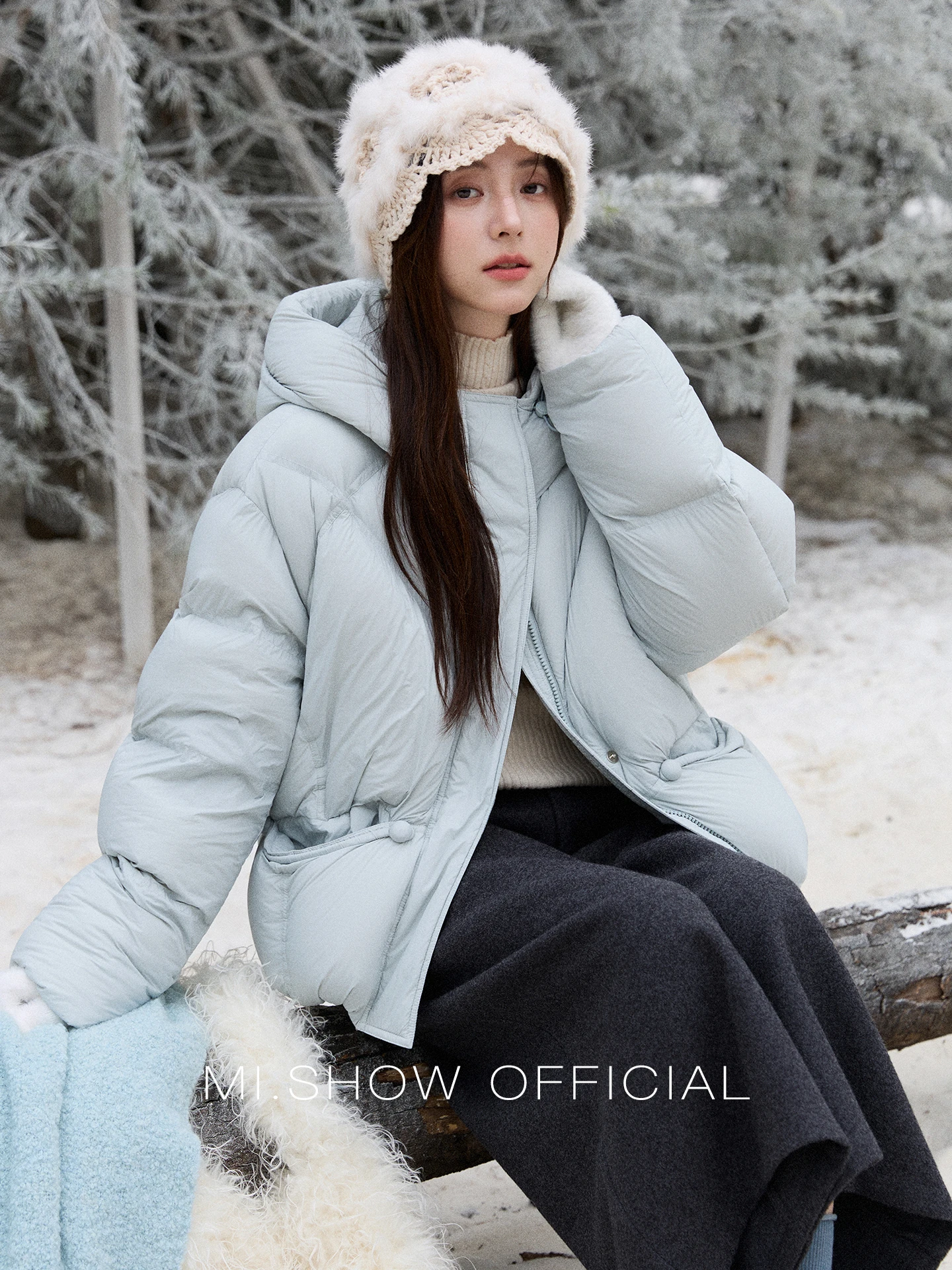 

MISHOW Blue Down Coat Women 2025 Winter Fashion Elegant 90% White Duck Down Short Lightweight Puffer Jacket Warm MXE51Y0081