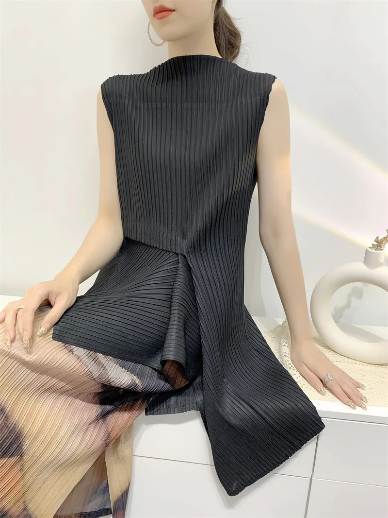 

Плиссированный женский жилет, новый летний однотонный асимметричный дизайн, без рукавов, с круглым вырезом, тонкий эластичный однотонный топ, женская одежда