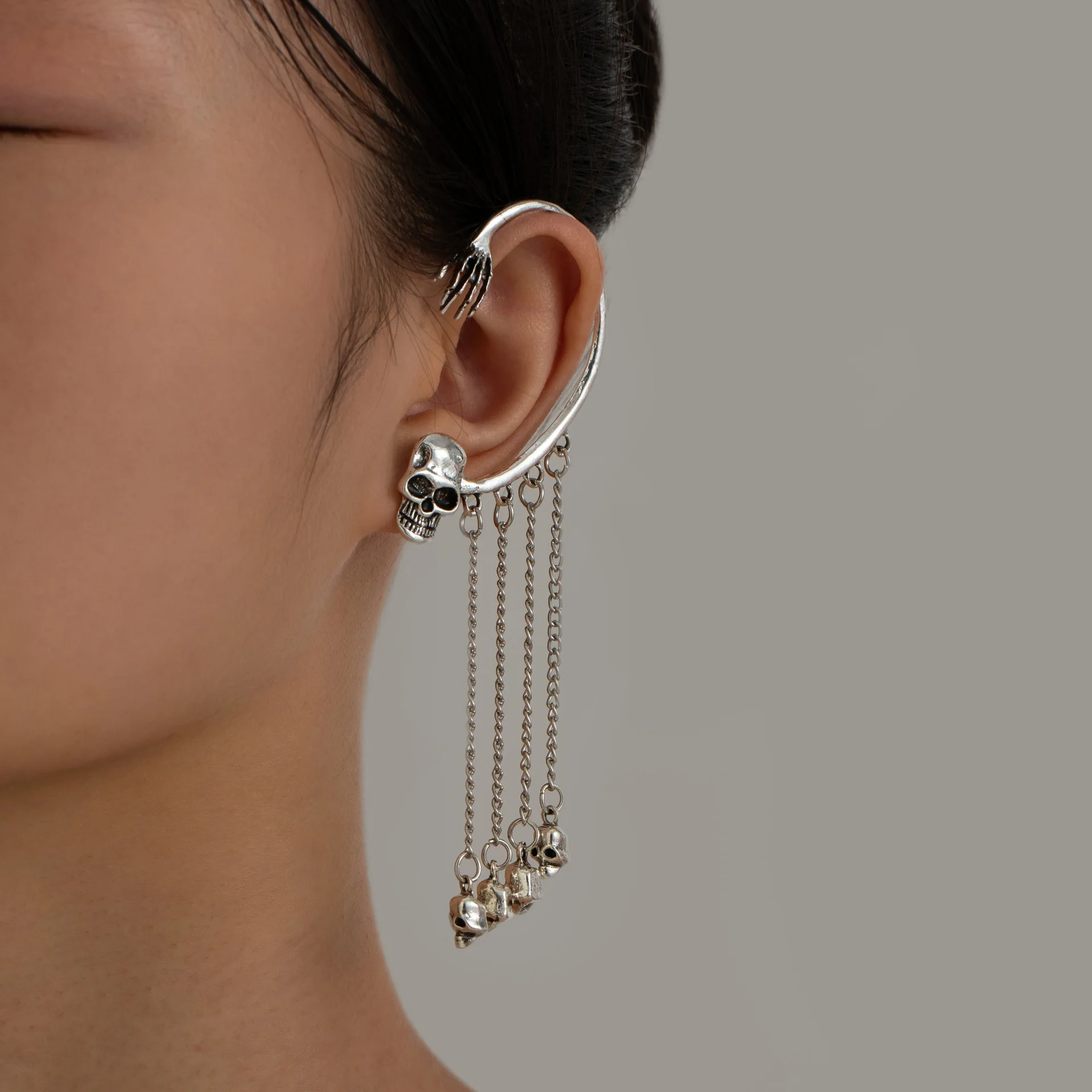 

Halloween Gothic Skull Tassel Earrings for Women Alloy Dark-Style Creative Dramatic Long Fringe Skull Ear Cuffs Female Jewelry​