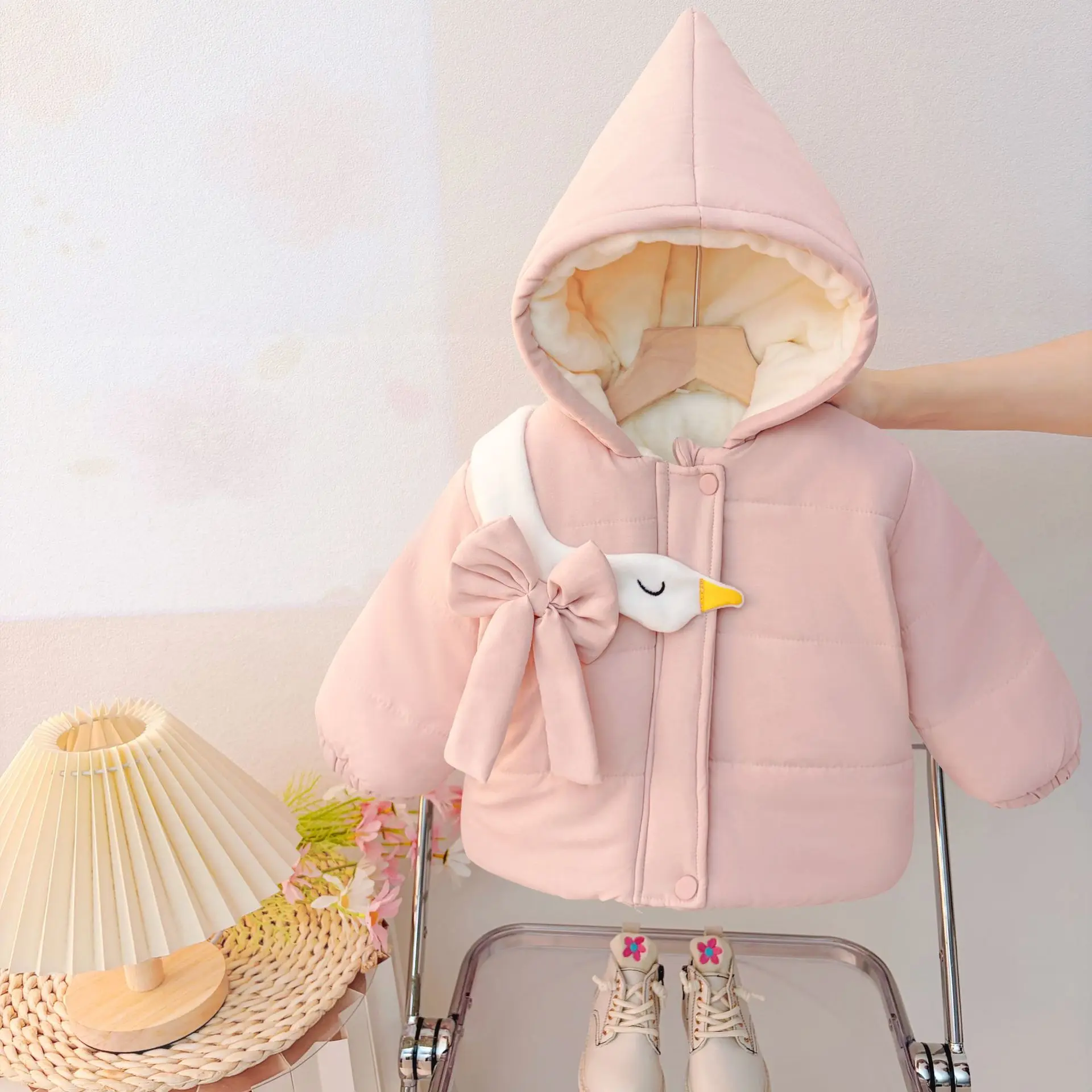 

Пуховики для девочек, зима 2025 г., детские толстые бархатные толстовки, куртки для маленьких девочек, милые топы, одежда, детская теплая верхняя одежда на открытом воздухе