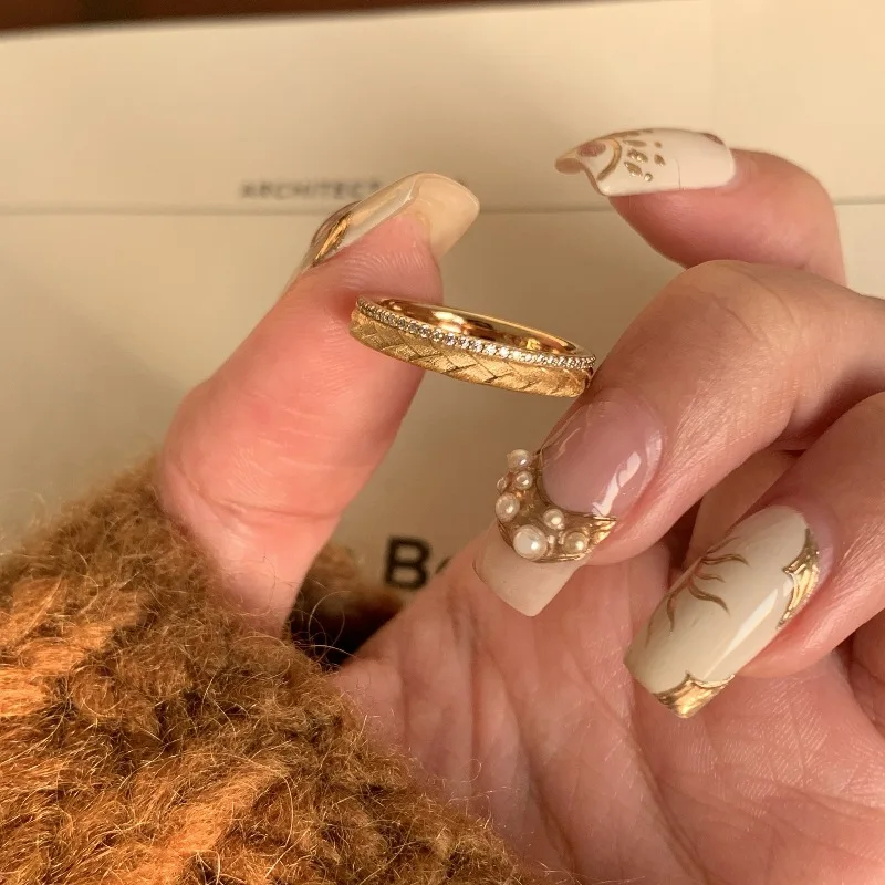 Vintage Series Light Luxury High end Water Wave Diamond rings for women Brushed Diamond Leaves Stacked Ring Banquet Jewelry