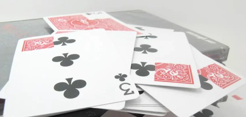 

Albo Torn & Restored Poker Card Trick Close-Up Magic GimmickStreet Bar Funny Illusion Props Professional Magician Supplies