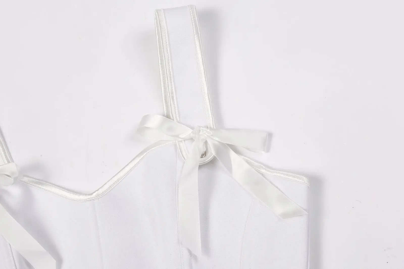 مشد الزفاف أعلى الكورسيهات البيضاء overbust والمشدات للنساء