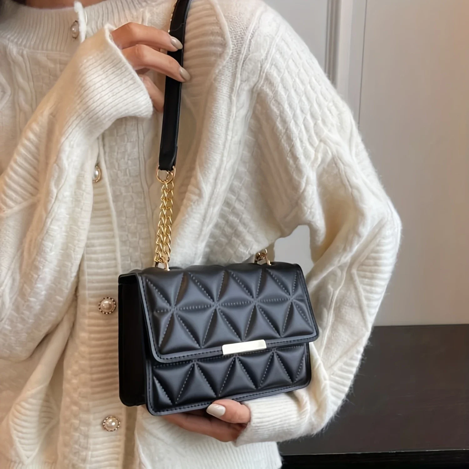 Luxury Argyle Quilted Crossbody Bag: Women's Mini Shoulder Handbag & Square Purse
