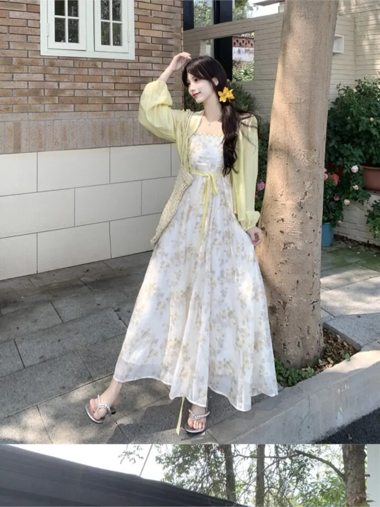 A new large-sized gentle style floral print halter dress that makes you younger and accentuates your