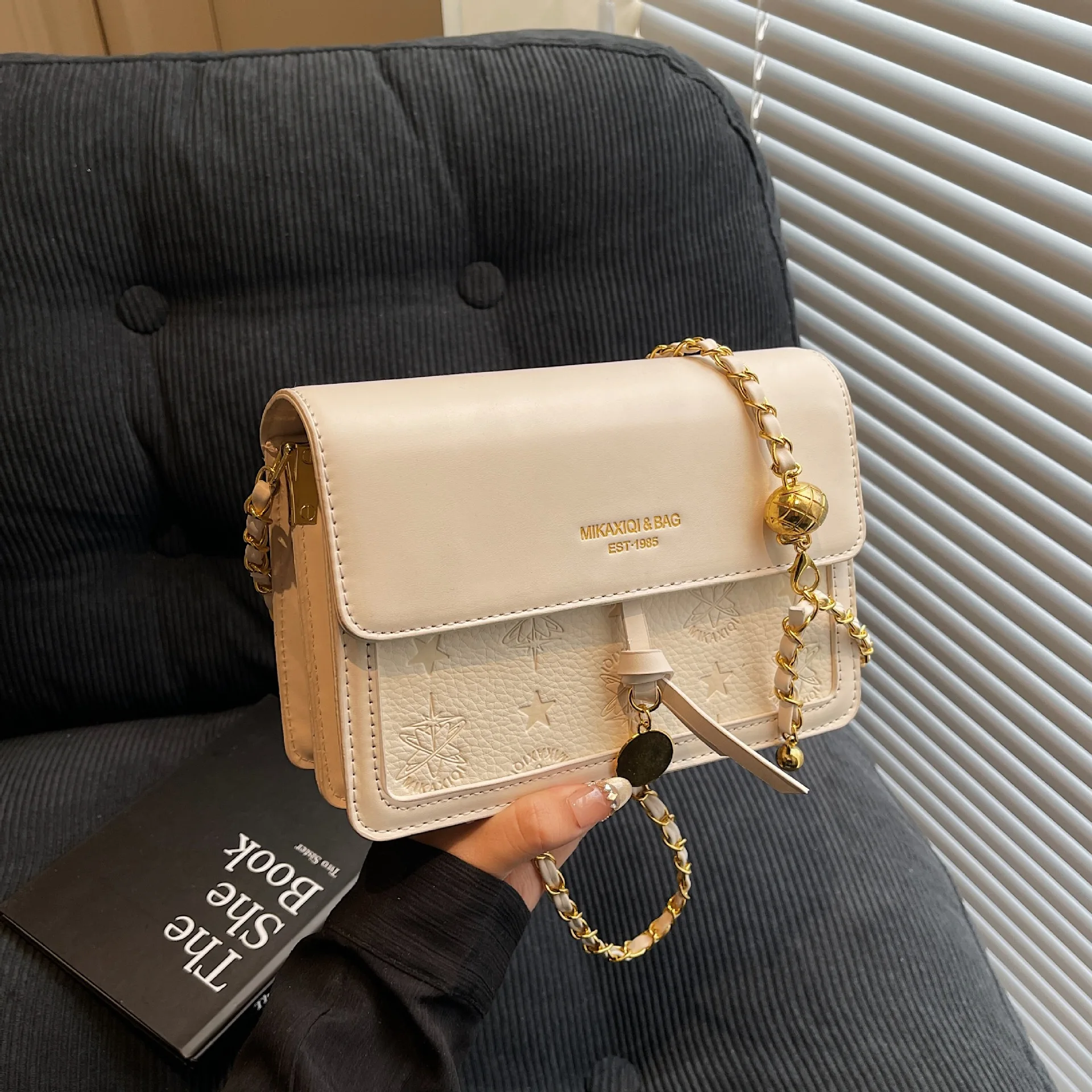 

Floral Chain Shoulder Bag for Women Designer Small Square Crossbody Bag Spring Summer Fashion Versatile Daily Use