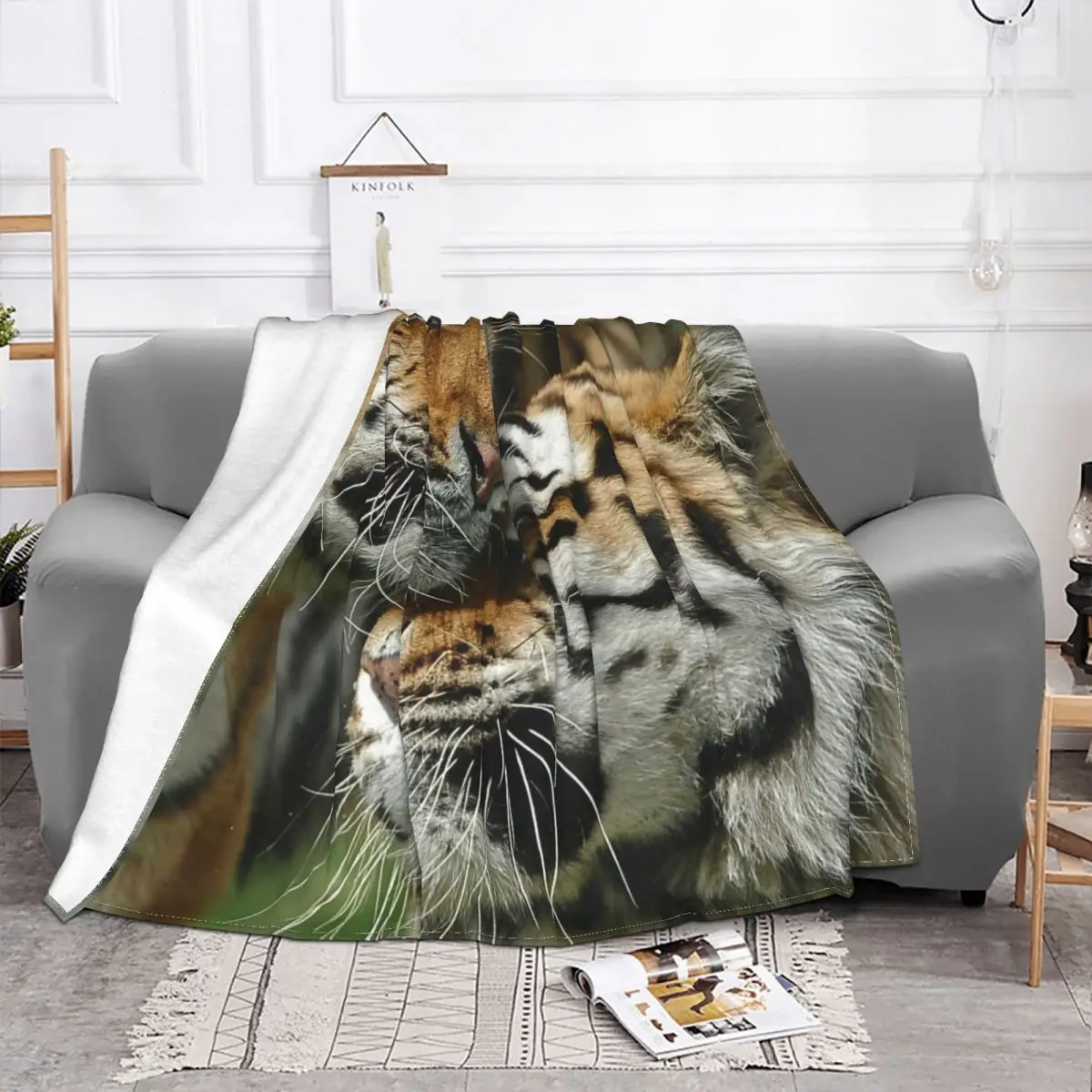 Kissing Bengal Tiger Velvet Throw Blankets Animal Blankets for Bed Car Lightweight Thin Bedding Throws