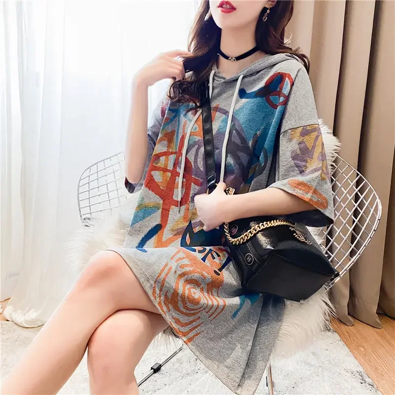 

Летняя модная женская одежда, свободная футболка с капюшоном в Корейском стиле, женская повседневная уличная одежда, миди, пуловеры с короткими рукавами, топы