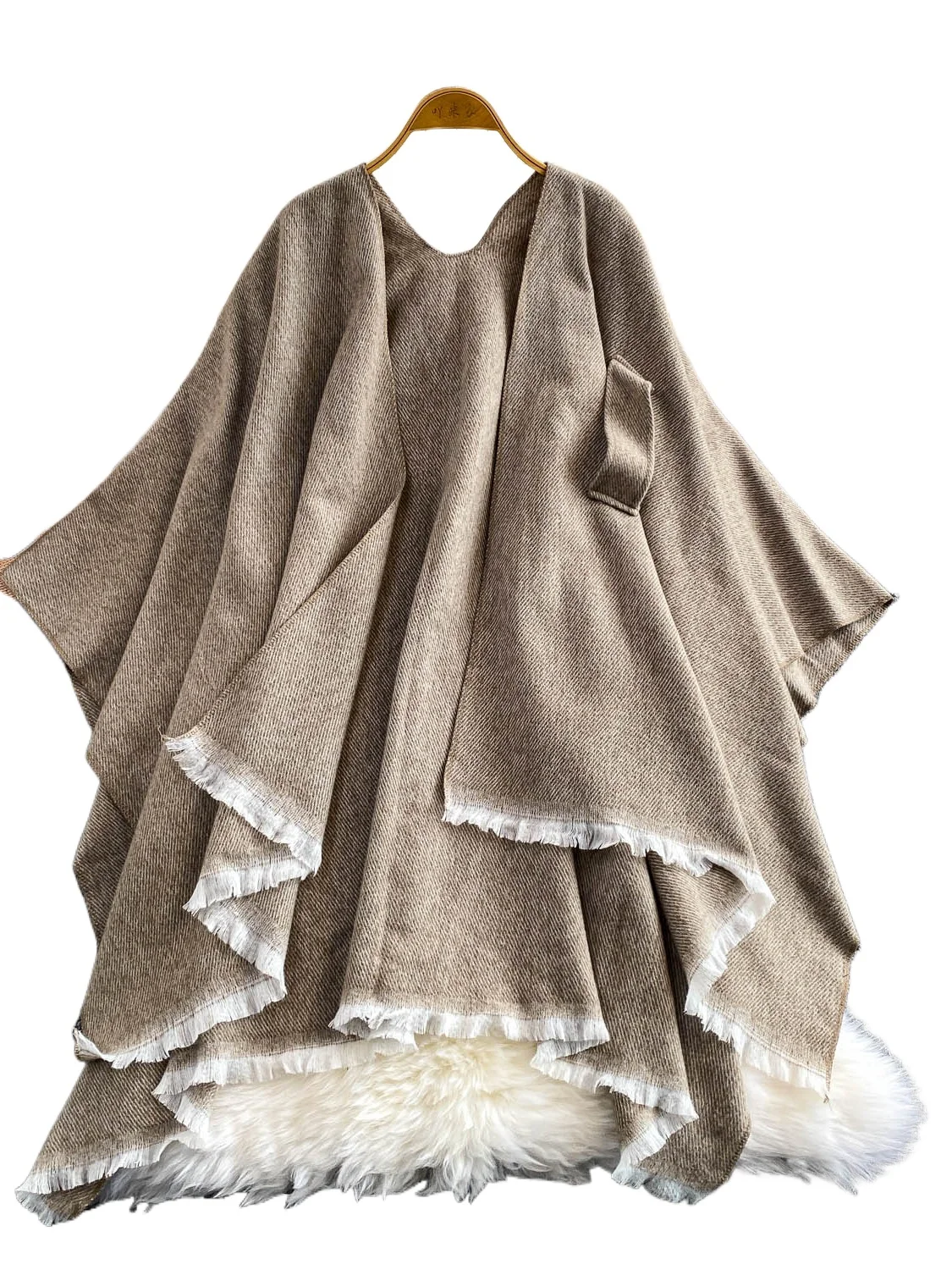 

2025 Autumn Women Cape Poncho Coat Elegant Loose Fit Long Sleeve Tassel Top