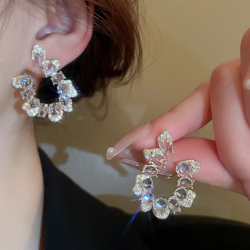 YIXIN's new micro-encrusted zircon U-shaped earrings, personalized niche irregular earrings, fashionable and versatile, high-end