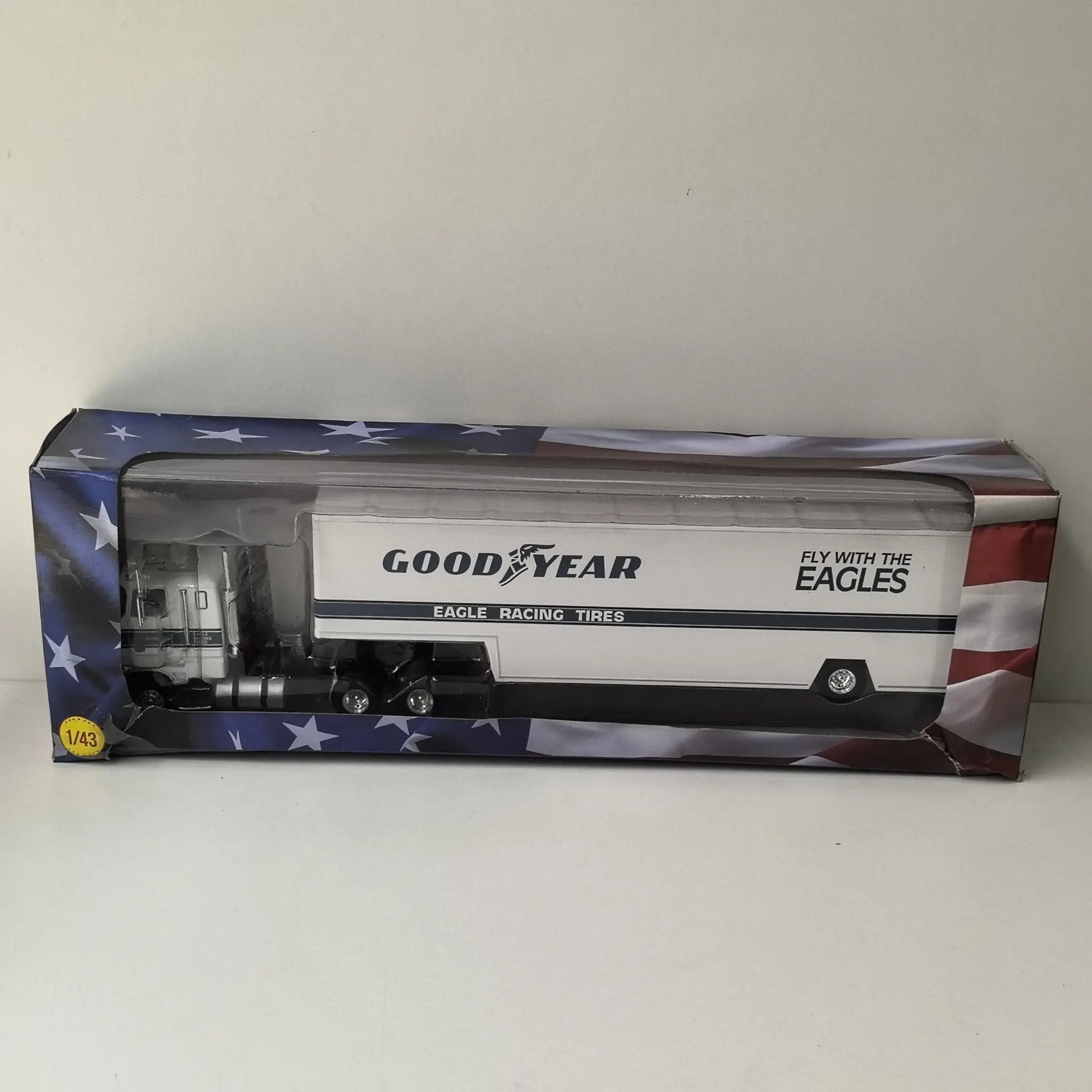 

Box Old Diecast IXO 1/43 Scale FORD CL 9000 Trailer Truck Front Alloy Car Plastic R2 Alloy Car Model