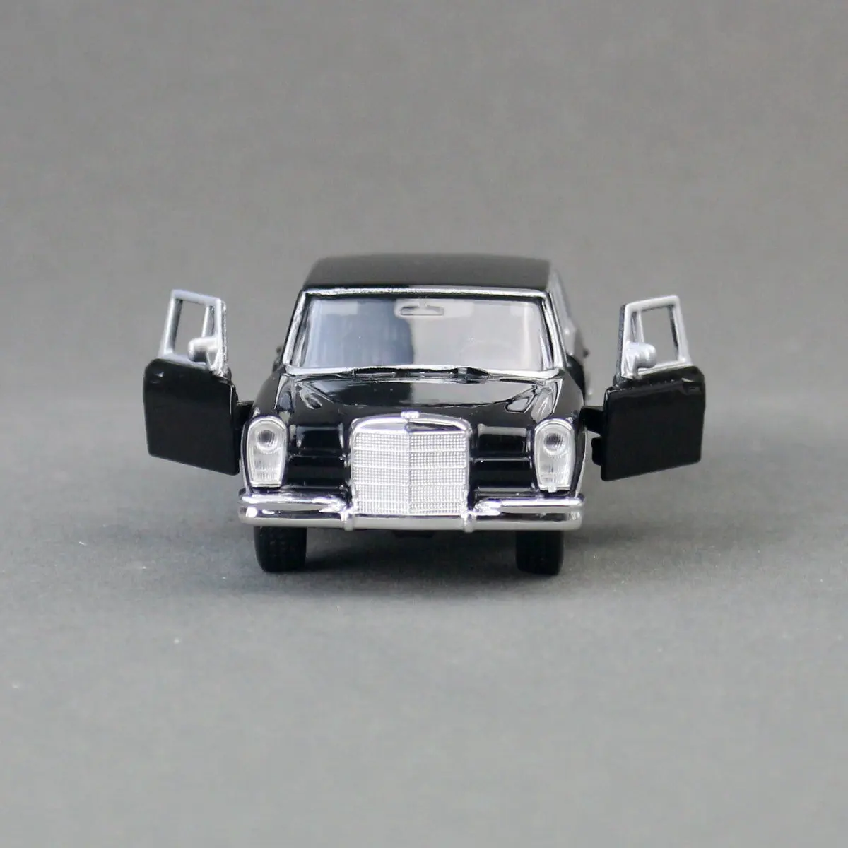 1/36 Mercedes-Benz 600 Pullman 1963 Spielzeugauto Welly Druckguss-Fahrzeug Miniatur Rückzieh-Modell Sammlerstück Geschenk für Freund – Detail 6