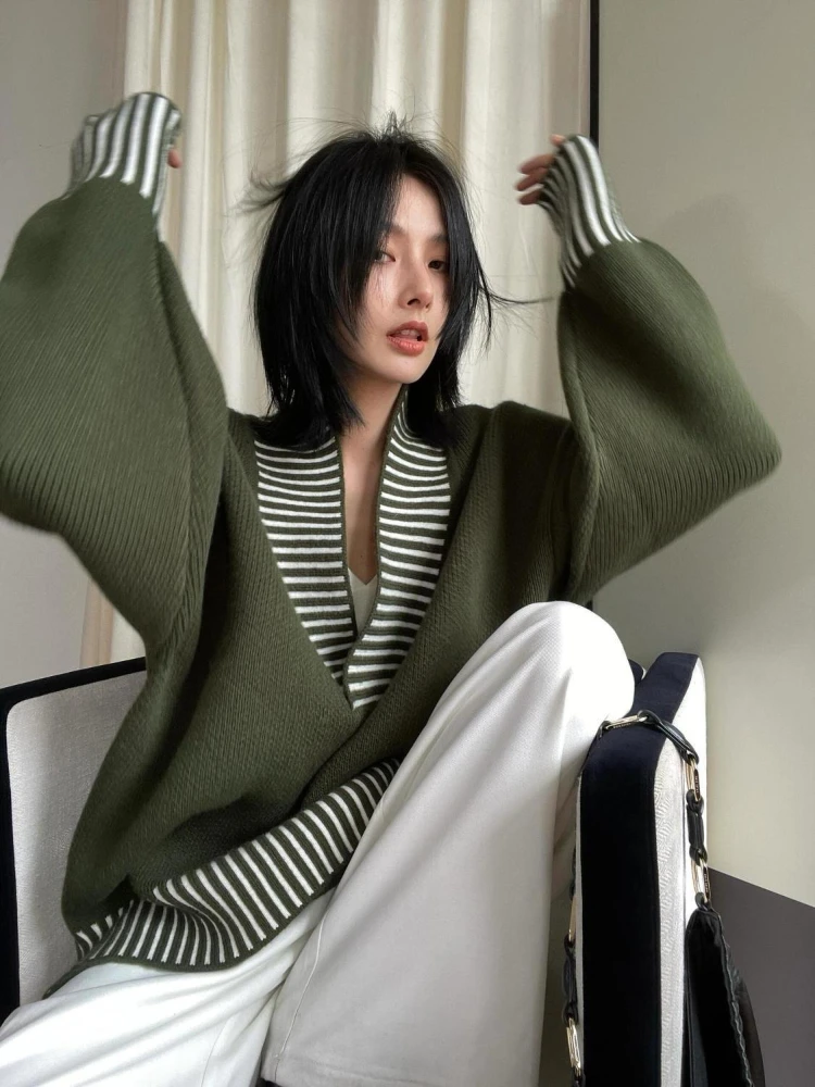 

2025 Autumn and Winter Fashion Series New Women's Elegant Knitted V-neck Warm Thick Military Green Long Sleeve Design Hoodie