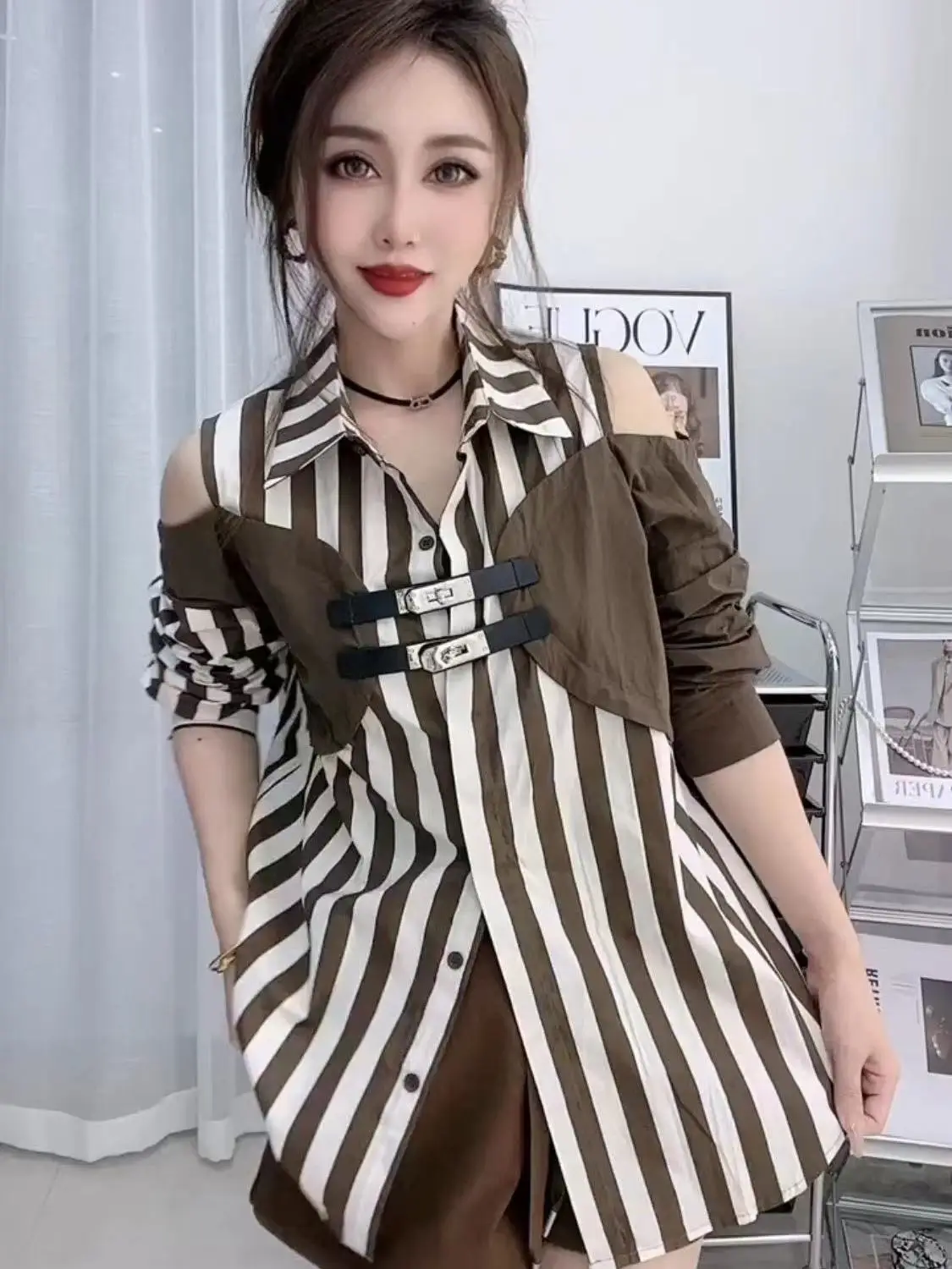 European Station Fashion High-end Contrasting Color Off Shoulder Shirt Women Autumn Stripes Niche Chic Unique Fake Two-piece Top