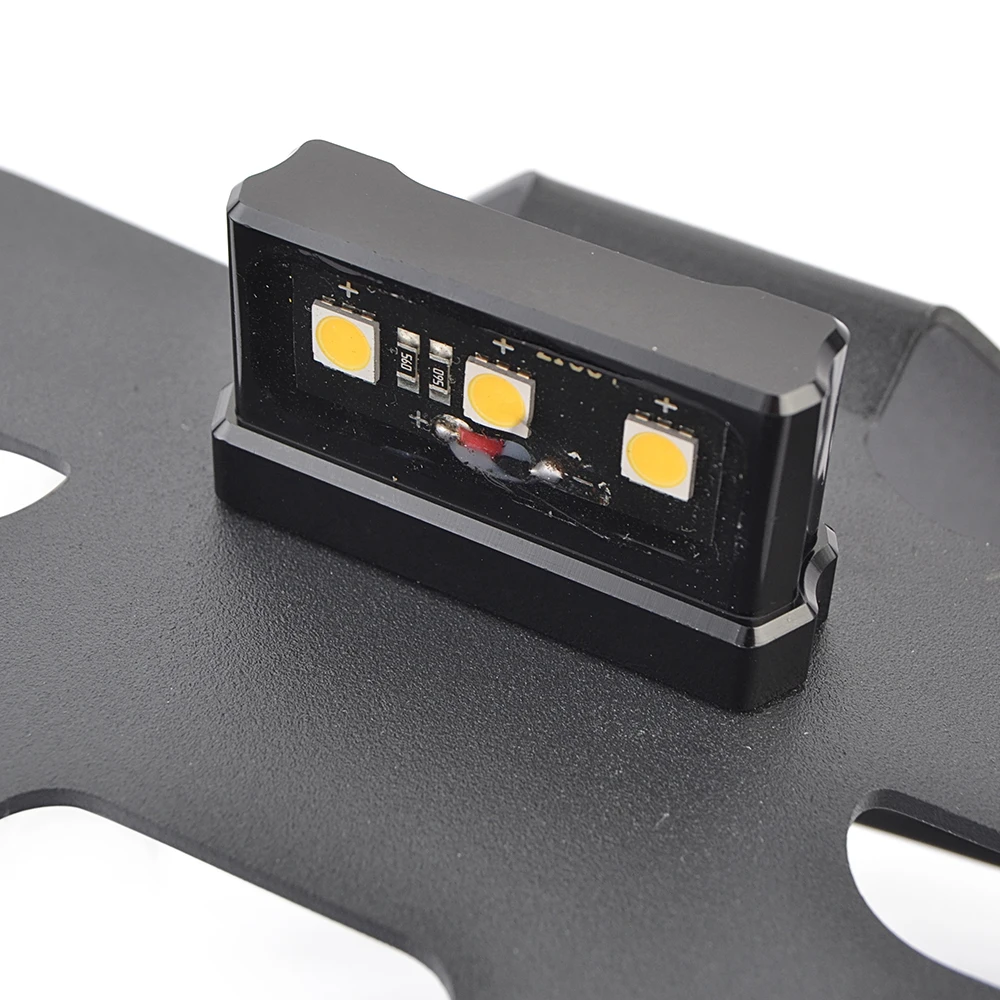 ل TR شارع الثلاثي 765 R/RS 2020 2021 2022 2023 2024 2025 دراجة نارية لوحة ترخيص قوس مع لوحة ضوء