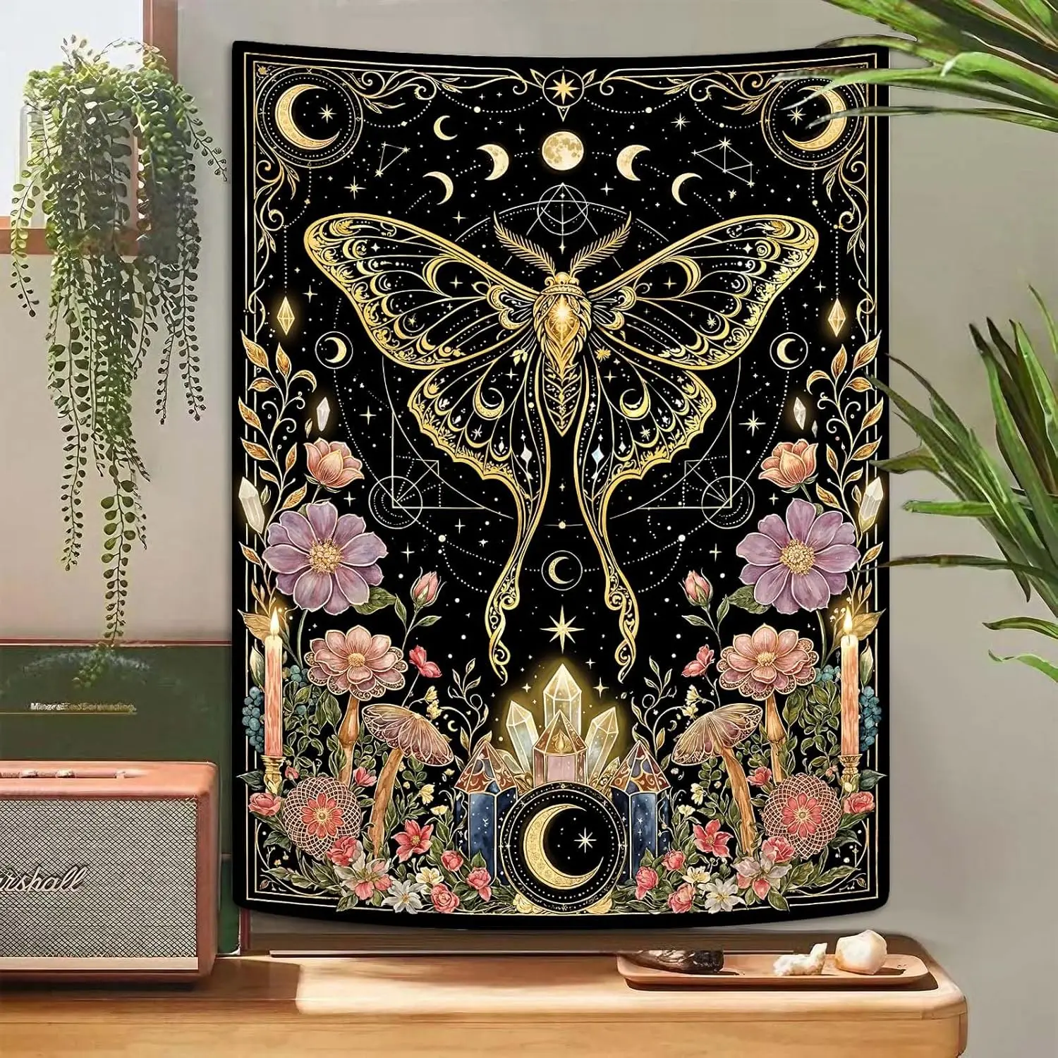 Tapisserie bohème à motif de mites de lune, mite de lune mystique avec accents floraux et cristaux, décoration murale pour chambres célestes et féériques