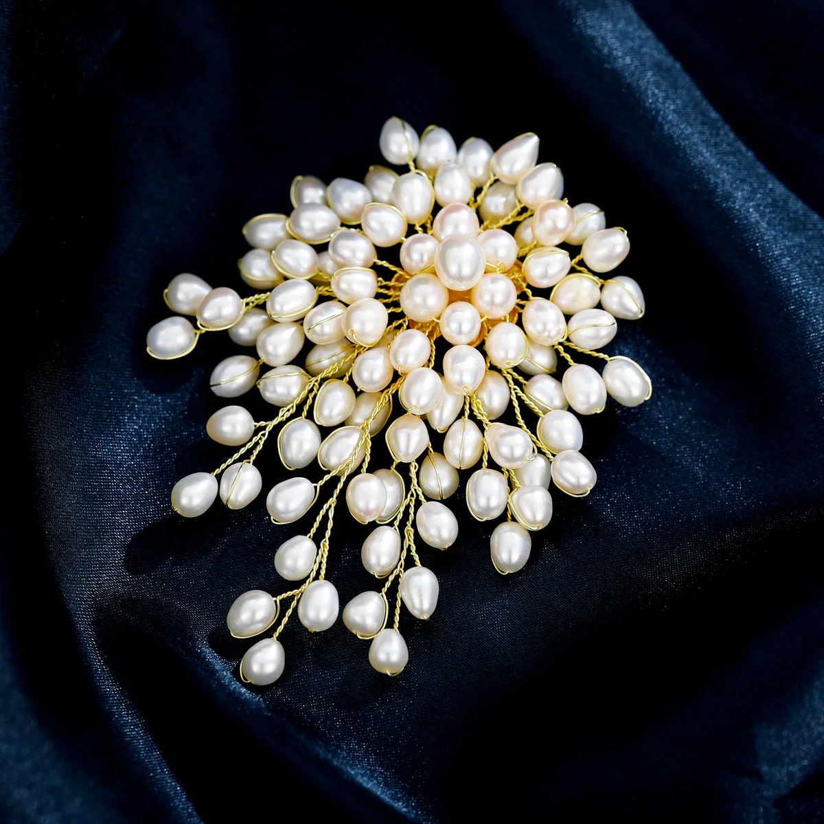 

Explosive Hand-woven Natural Freshwater Pearl Brooch, Corsage Versatile Sweater Pin, High-end Pin