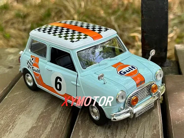 Motormax Red River 1:18 For Mini Cooper Morris 1300 Old Mini metal Diecast Car Model Hobby Gifts Collection Collection Ornaments