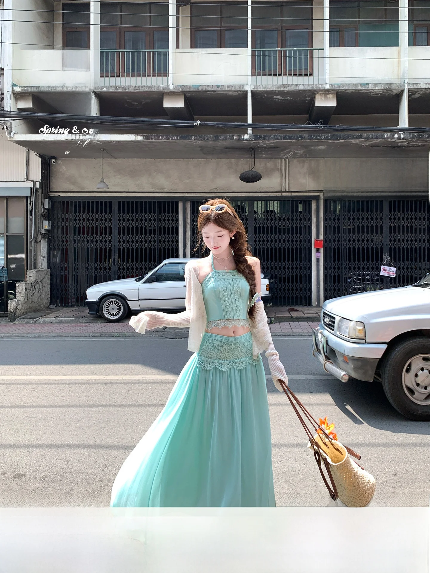 

Элегантный летний комплект из двух предметов: укороченный топ-халтер и юбка А-силуэта с высокой талией Acaine Pattaya Sunset для женщин