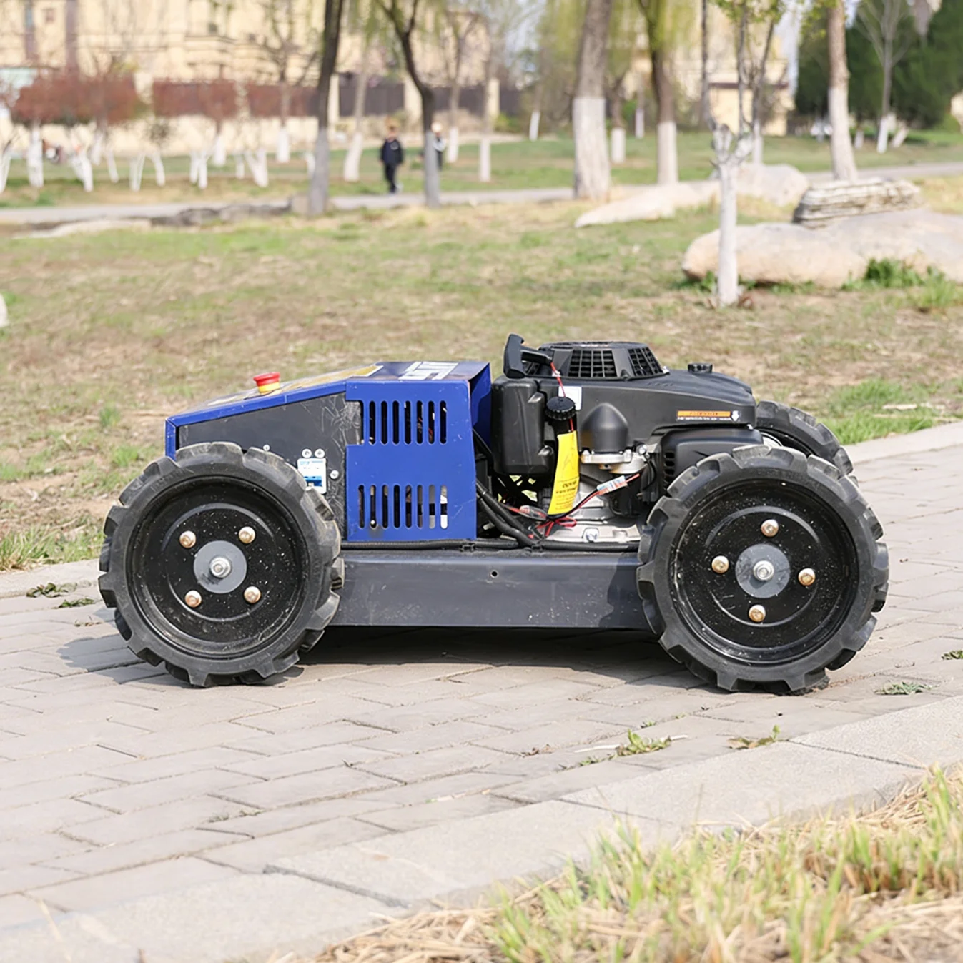 

Customized Municipal Greening Remote Control Lawn Mower Suitable for Road Green Belt Park Lawn and Public Area Maintenance flail