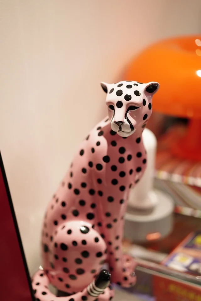 Decorazioni per la casa Statua Leopardo rosa Ornamento Soggiorno Ingresso Mobile TV Ufficio Desktop Figurina Decorazione personalizzata