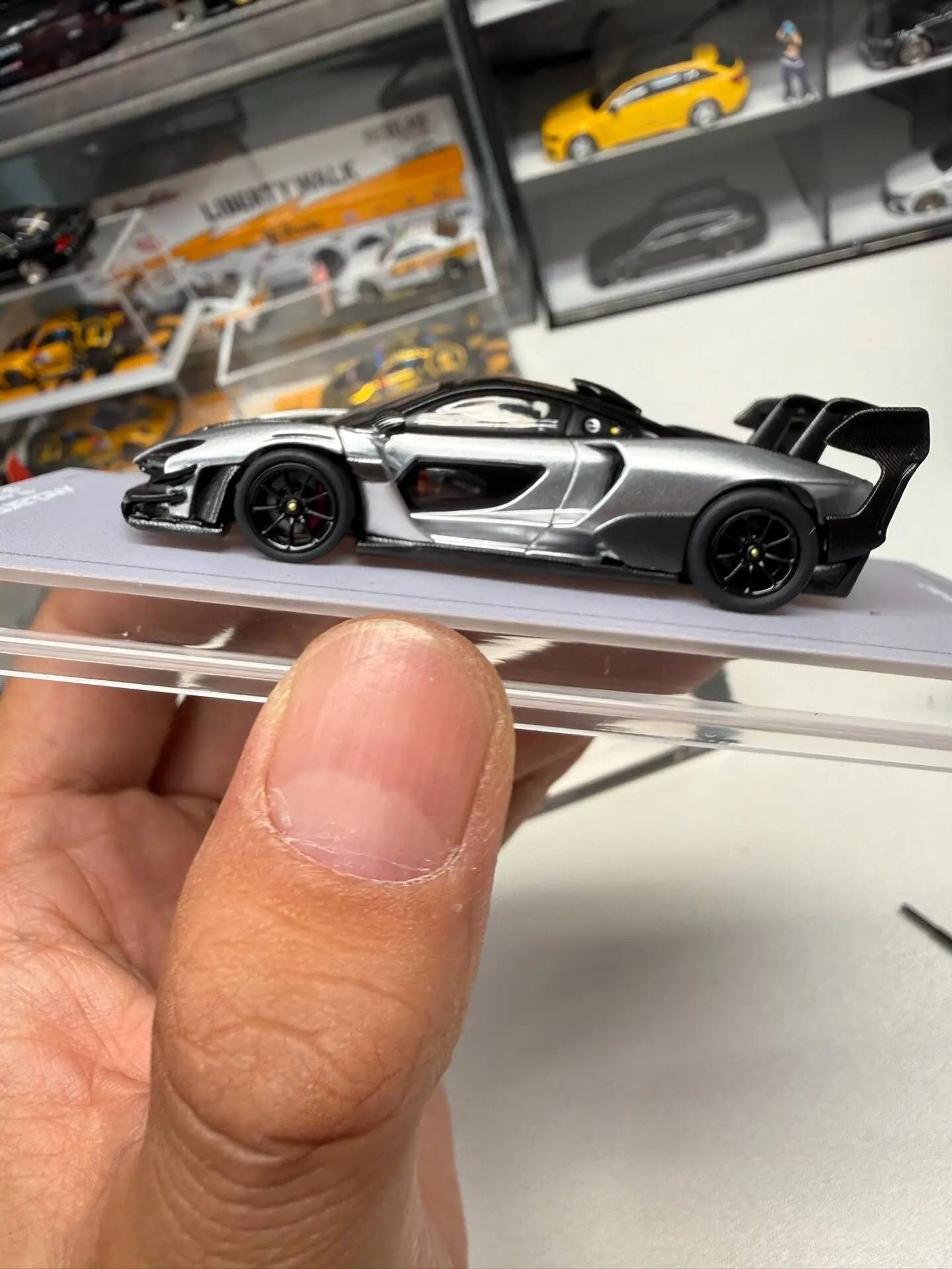 modellino-di-auto-in-lega-pressofusa-scala-1-64-mclaren-senna-gtr-colore-grigio-argento