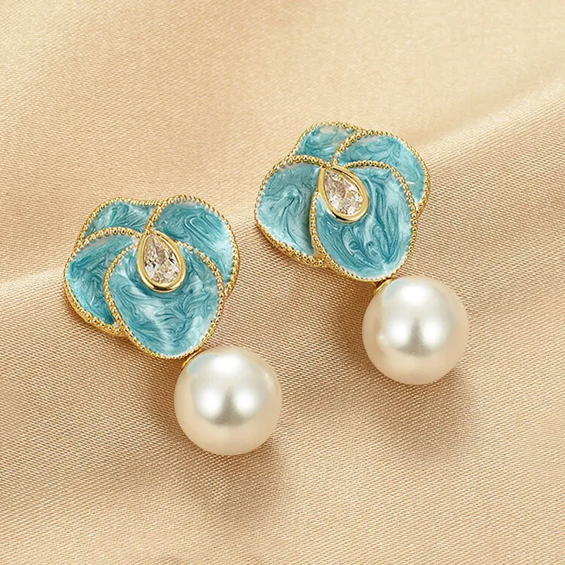 

Exquisite Fritillary Flower Blue White Color Imitation Pearl Stud Earrings Women Korean Simple Brincos Jewelry Christmas Gift
