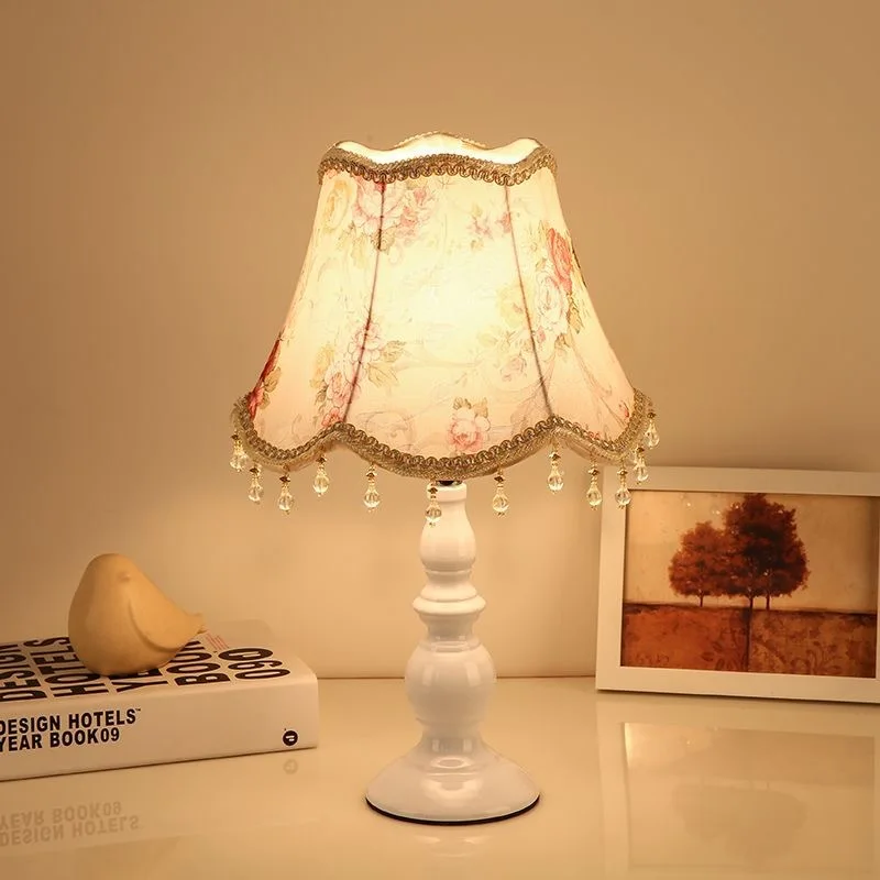 European simple and warm desk lamp Bedroom bedside lamp, festive breastfeeding creative warm light dimmable led modern desk lamp