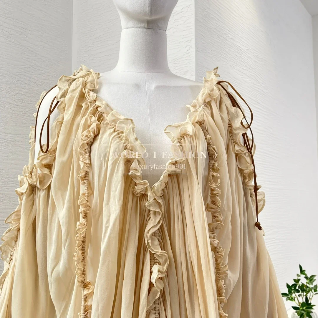 2025 Hoge kwaliteit beige ruches vleermuismouwen V-hals plooi rugloze mini-jurk