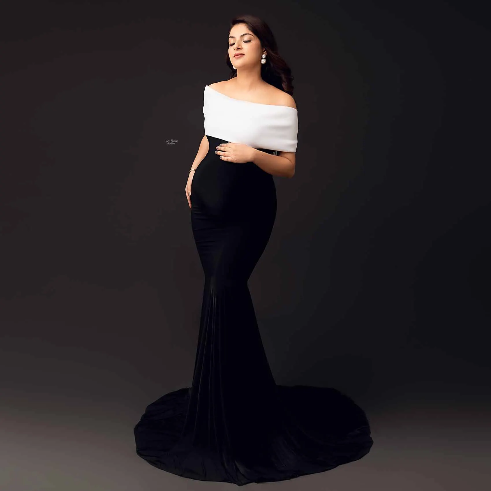 Pretty Black and White Mermaid Maternity Dresses for Photoshoot Off the Shoulder Stretchy Pregnancy Women Gowns Babyshower Dress