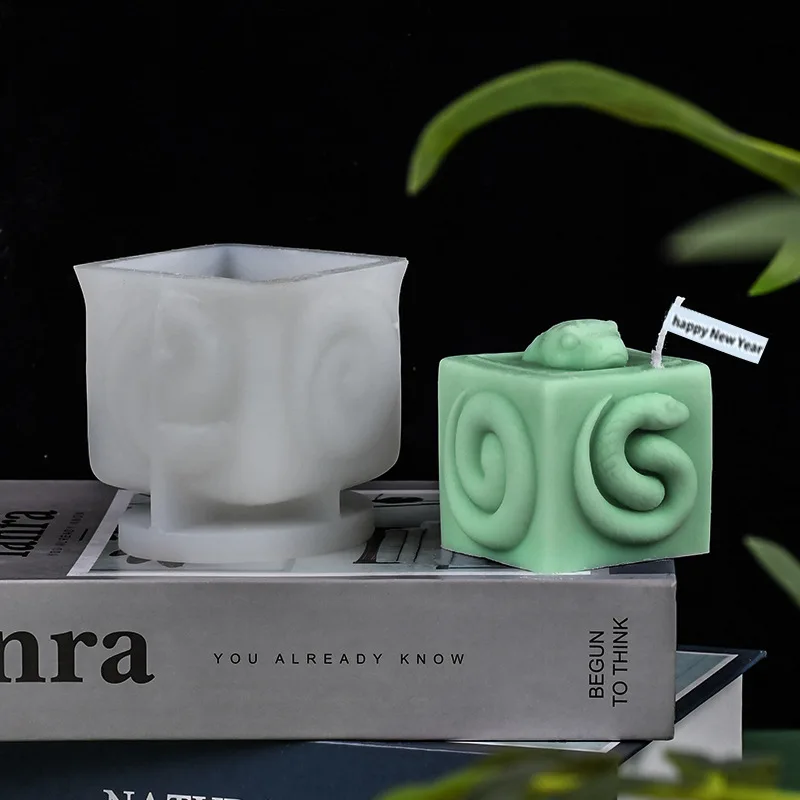 Snake Relief Aroma Candle Silicone Mold DIY Square Animals Relief Plaster Resin Soap Diffuser Stone Silicone Mould Home Decor