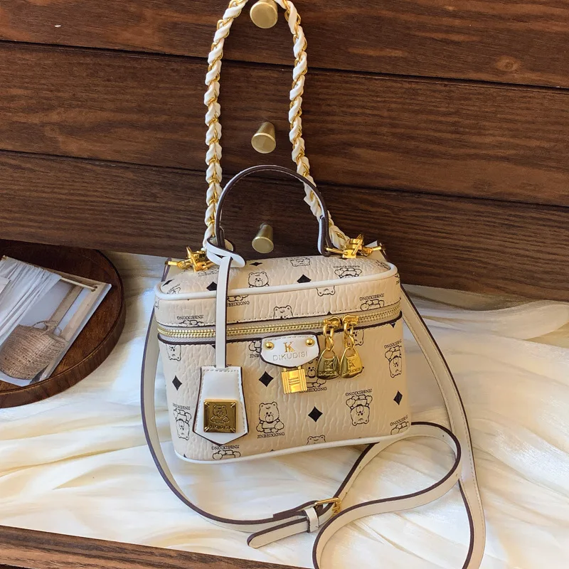 

Classic style box bag with printed design, luxurious and fashionable, versatile and casual, single shoulder crossbody bag, with