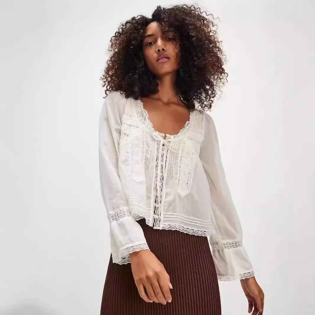 Damen-Bluse im französischen Nischenstil mit U-Ausschnitt, Spitze, kurzer Länge, vorne gebunden, ausgestellte lange Ärmel, Vintage, leicht, lässig – Detail 3