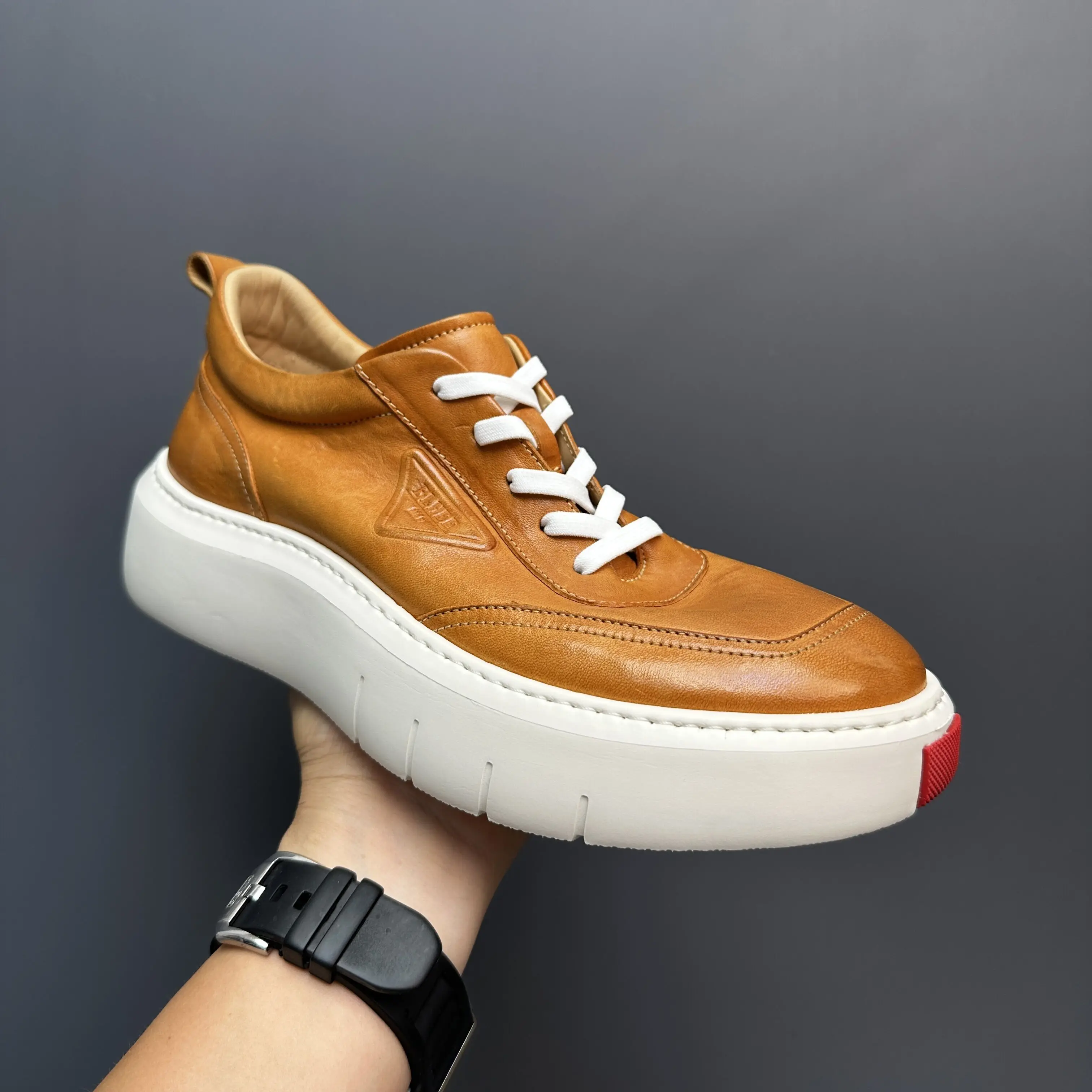 Spring and Autumn New Men\'s Casual Shoes Genuine Leather Thick Sole Lace Up Leather Shoes