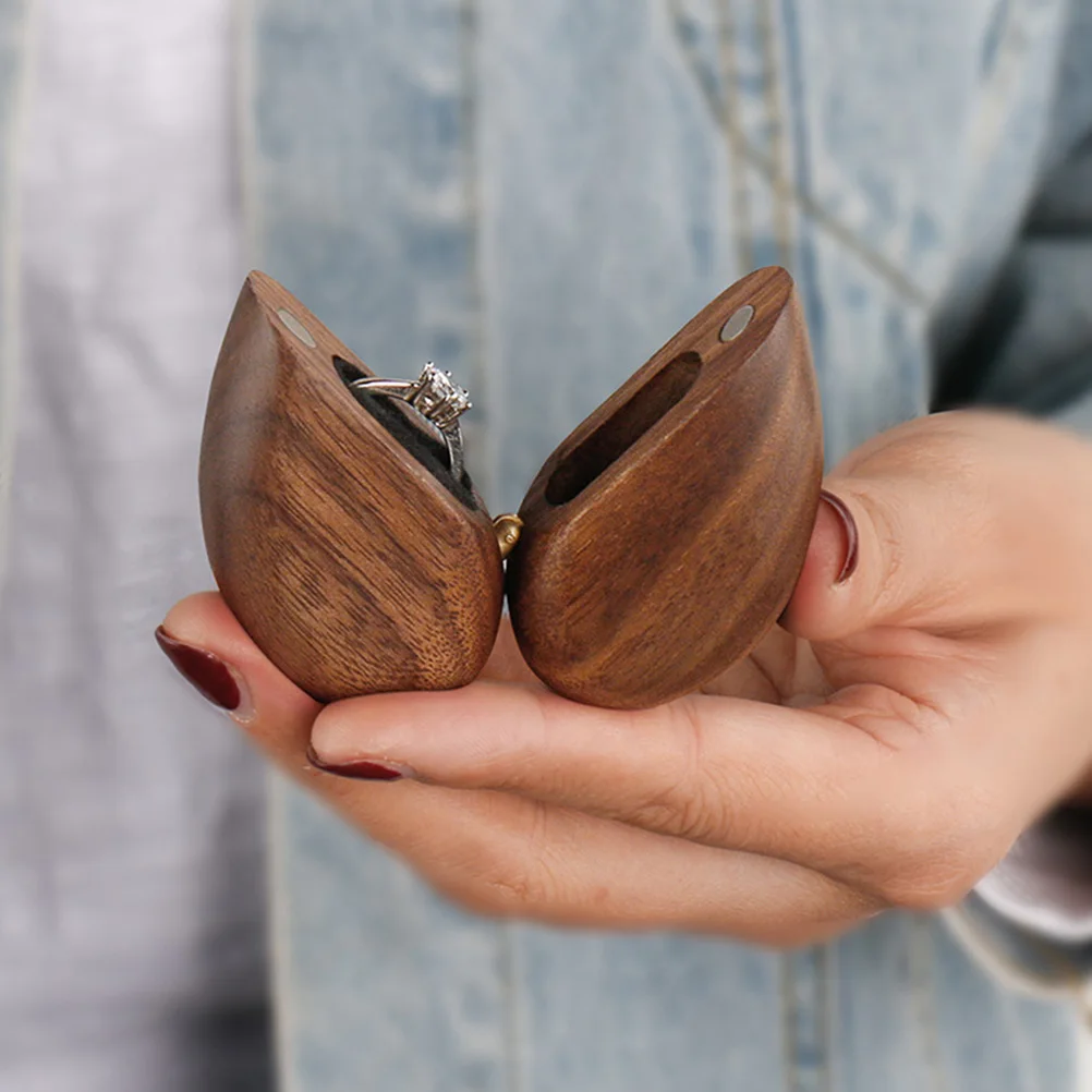 

1pc Heart Shaped Storage Box Retro Wooden Case Smooth Surface Proposal Wedding Gift Packing Creative Ring Display Box For Finger