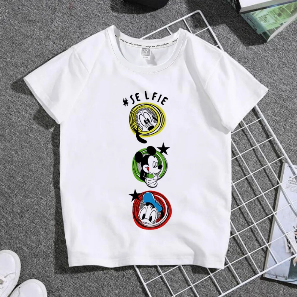 The innocent Mickey Mouse print children's T-shirt design is an avant-garde short-sleeved high-quality cotton top full of playfu