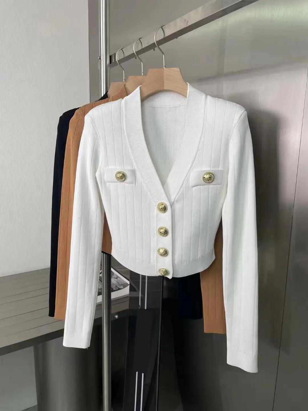 

Облегающий открытый кардиган с V-образным вырезом, женский вязаный кардиган, осеннее новое поступление, дизайн на пуговицах, повседневный длинный све