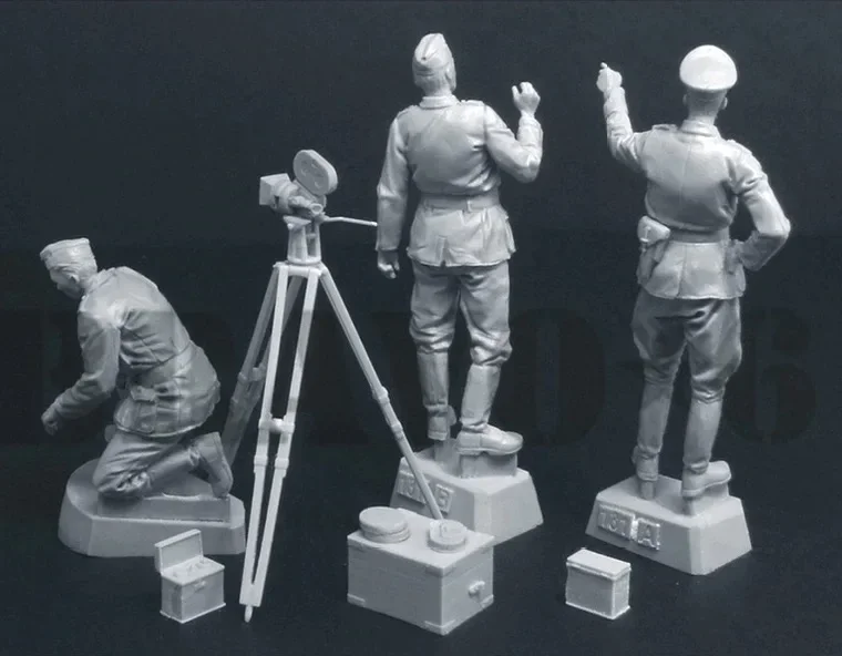 

1:35 Resin figures model kit Soldiers and cameras 3 man Unassembled and unpainted kit