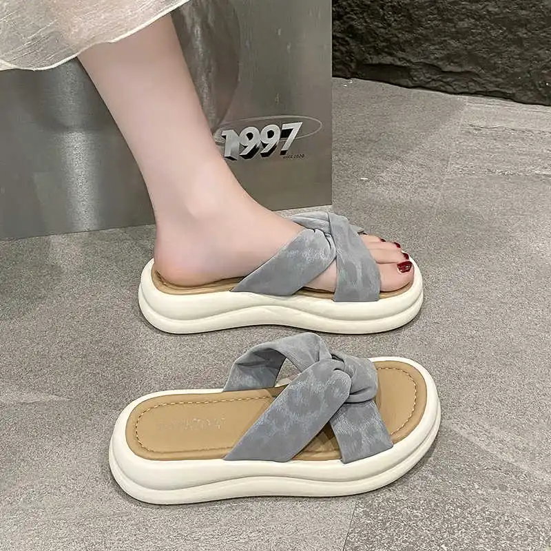 Pantoufles de basket-ball blanches Super légères pour femmes, chaussures d'été, sandales pour femmes, baskets de Sport, fournisseurs moins chers