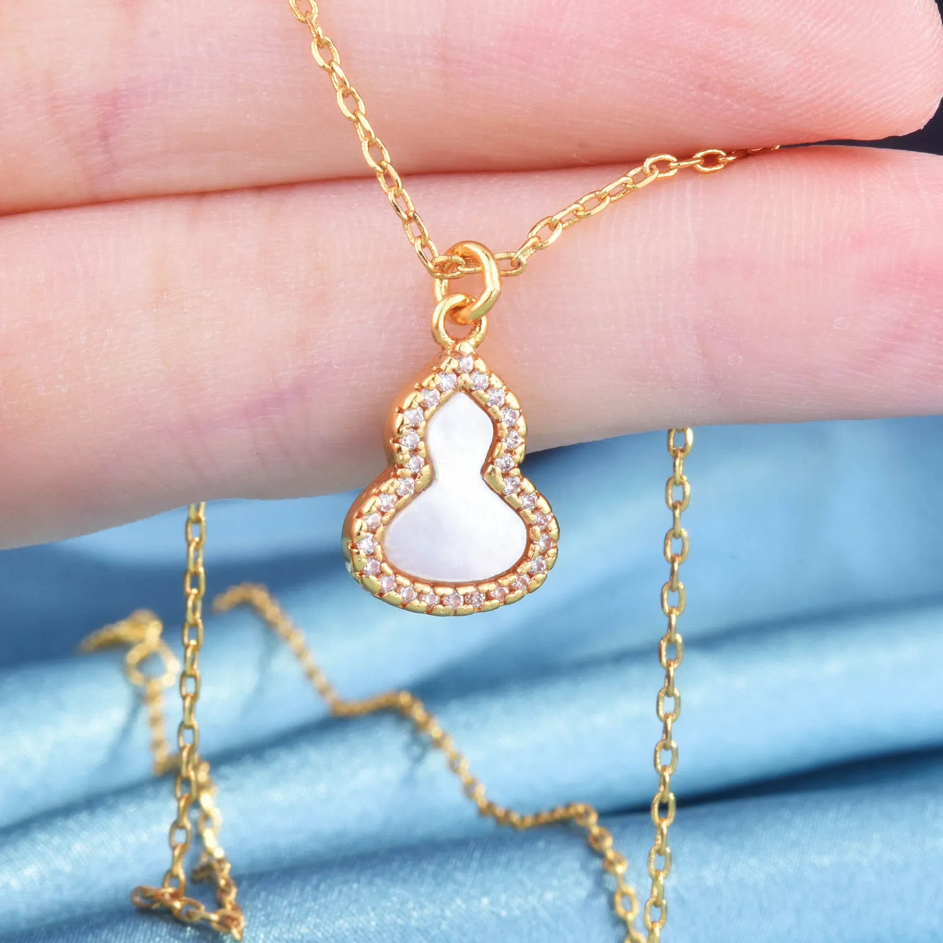 S925 Sterling Silber Damen-Schlüsselbein-Halskette mit Weißem Fritillaria-Diamant und 18k Gold-Details Schickes Vielseitiges Alltags-Accessoire – Detail 13