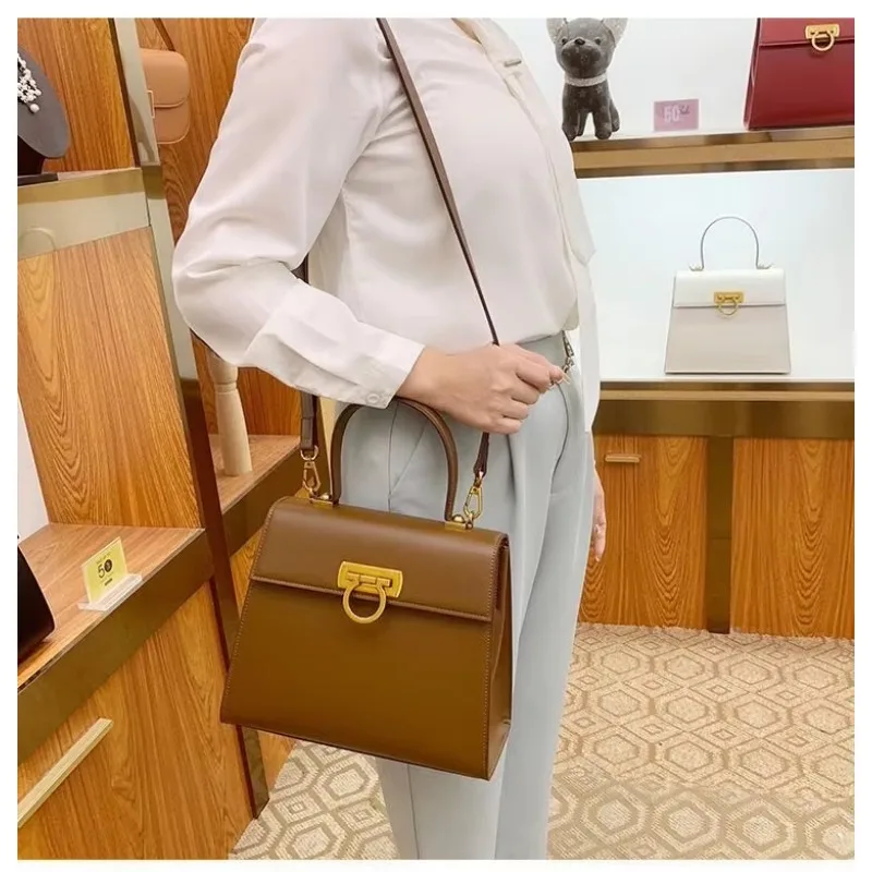 Style Vintage Leather Crossbody  Women\'s Bag Single Shoulder Horseshoe Buckle Handbag Guangzhou Luxury Bag