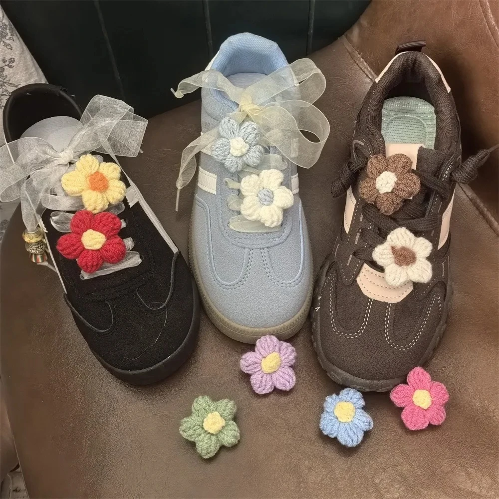 1Pcs Handmade Crochet Daisy Shoe Decor, Multicolor Knitted Flower Clips with Bow, Detachable Floral Charms for Sneakers