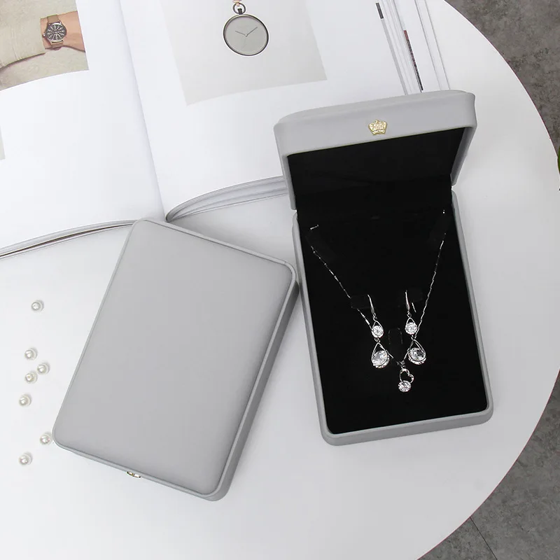 1Pcs Fashion necklace earring jewelry set box 16x11.5x4.2cm rose gold/navy blue/green Pu crown buckle wedding gift jewelry box