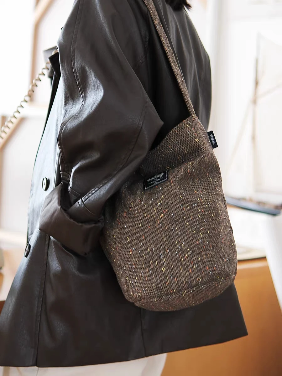 Autumn And Winter Japanese Retro Woolen Cloth Bucket Bag For Women Niche Artistic Leisure Commuting Single Shoulder Handbag Tide